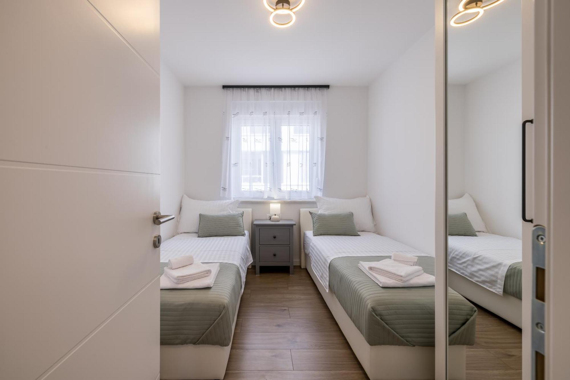 Adriatic Nest, Cozy And Modern Two Bedroom Apartment Каштела Экстерьер фото