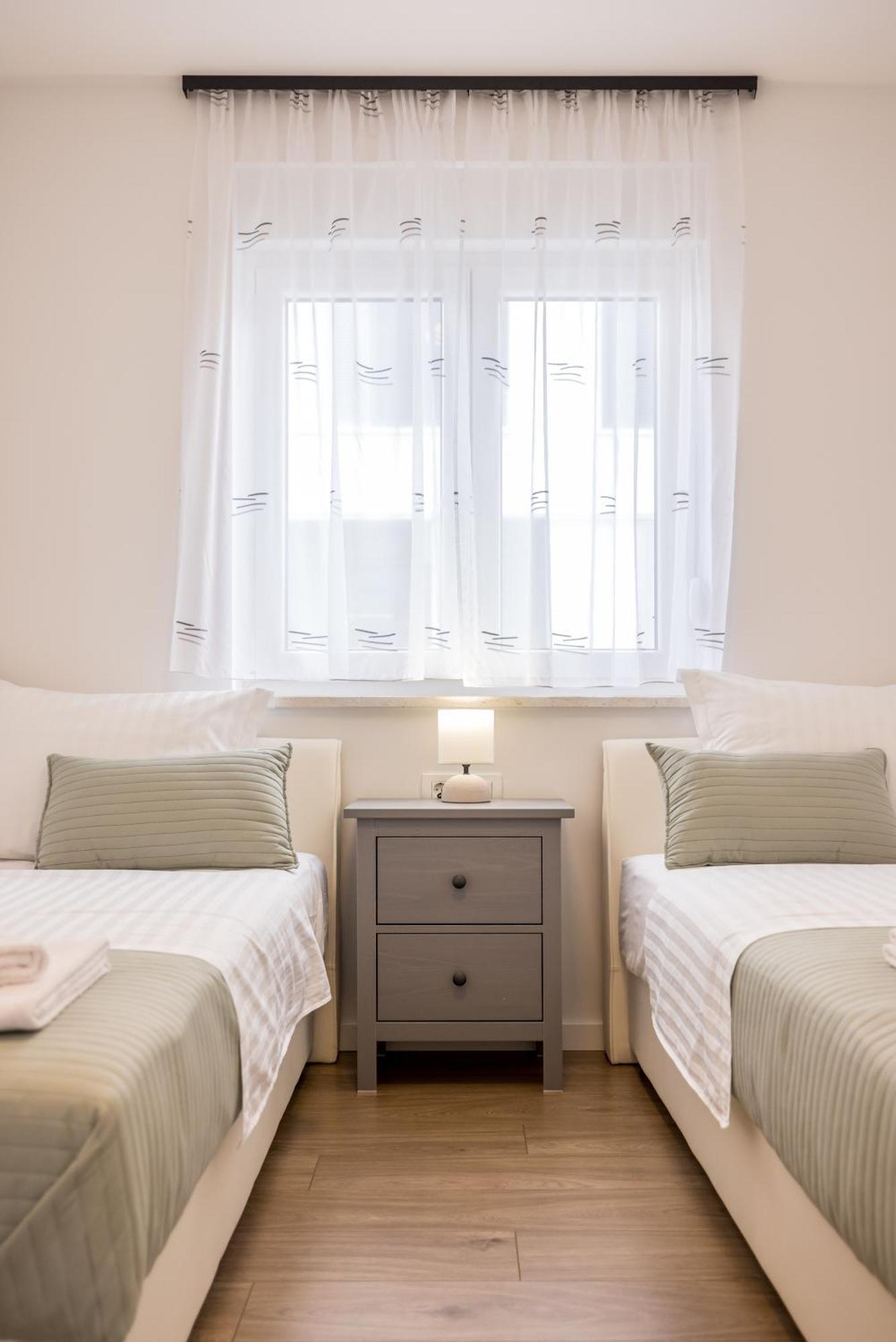 Adriatic Nest, Cozy And Modern Two Bedroom Apartment Каштела Экстерьер фото